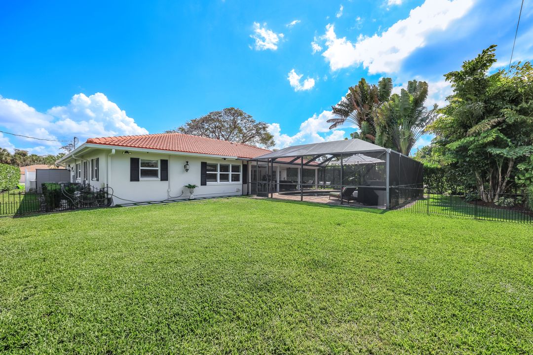 87 Burning Tree Dr, Naples, FL 34105