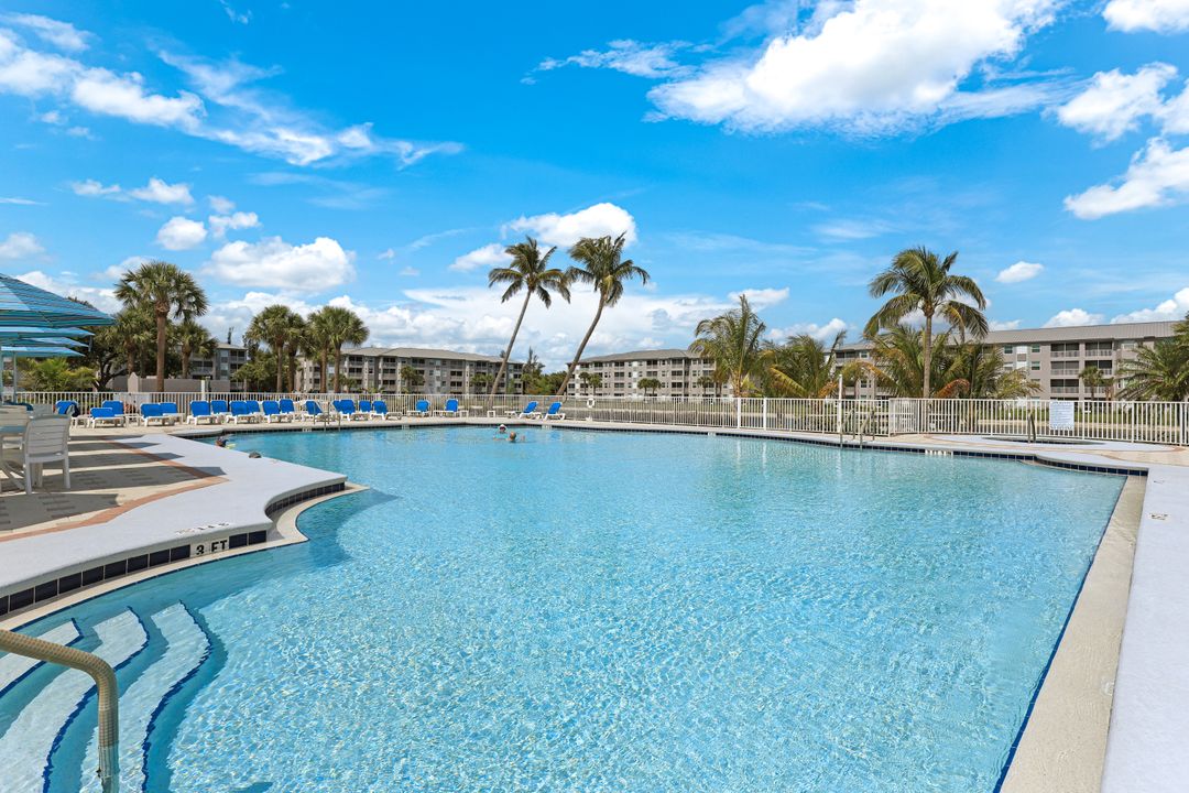 16635 Lake Cir Dr #614, Fort Myers, FL 33908