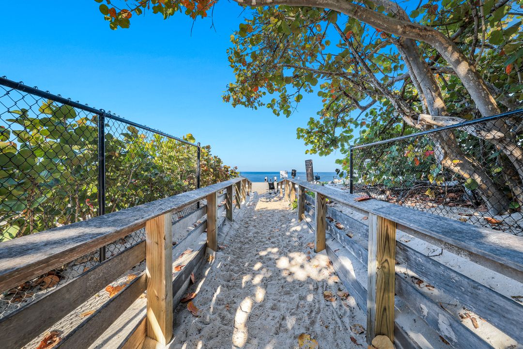 11118 Gulf Shore Dr #401, Naples, FL 34108