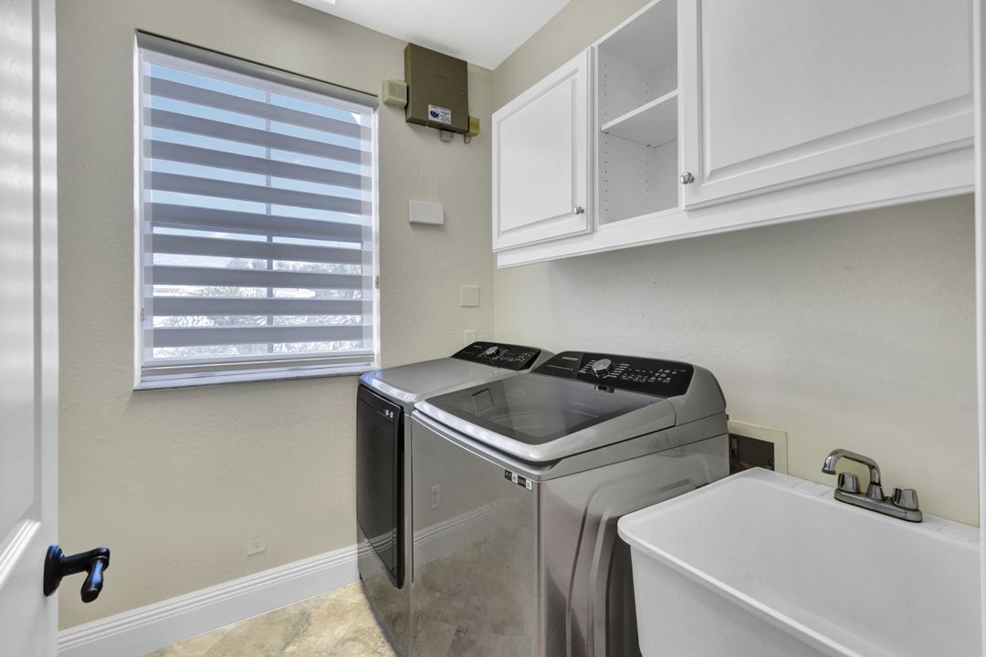1345 Mariposa Cir #204, Naples, FL 34105