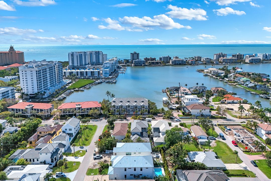 513 92nd Ave N, Naples, FL 34108