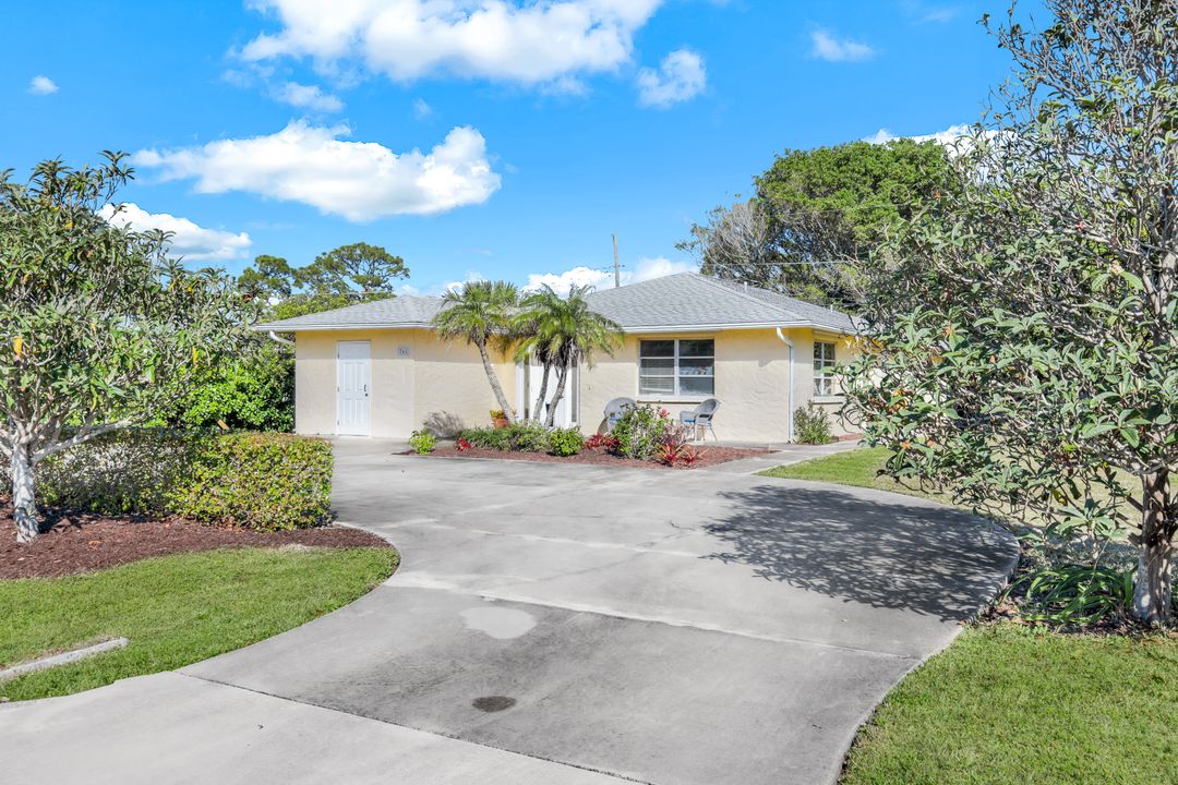 761 91st Ave N, Naples, FL 34108