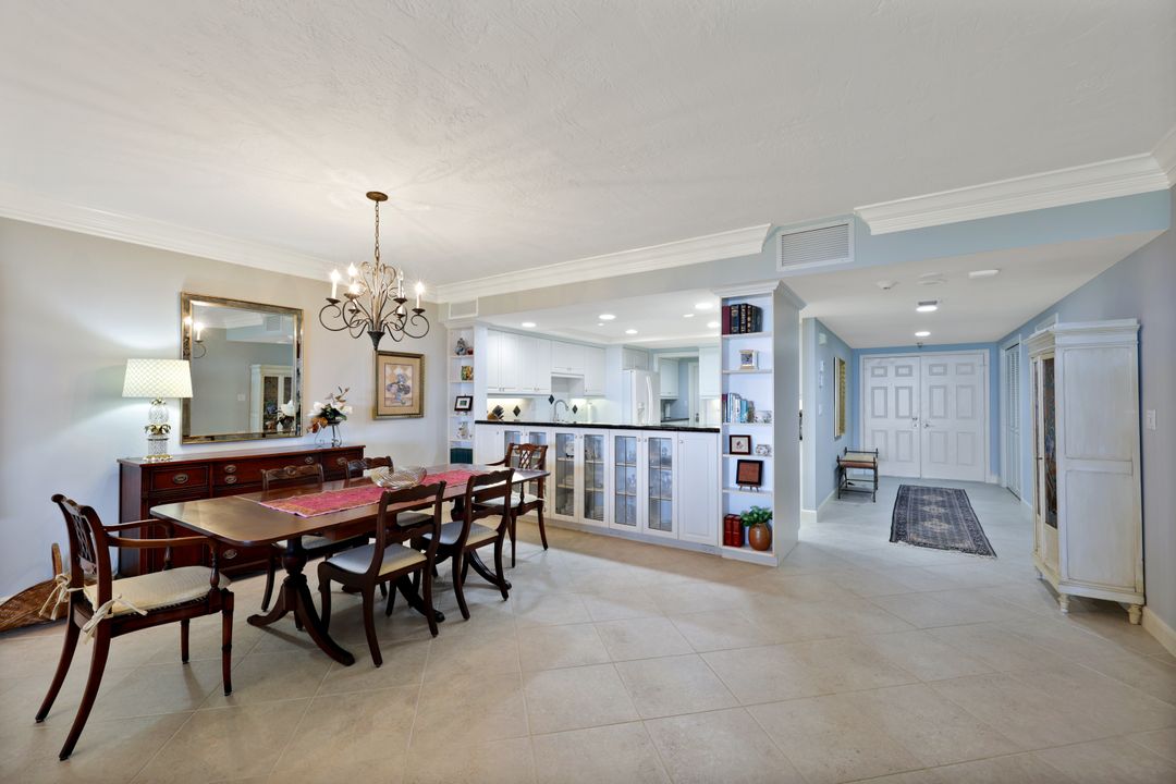 6075 Pelican Bay Blvd #1101, Naples, FL 34108