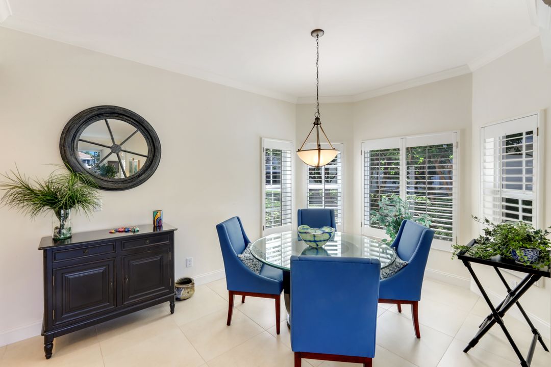 8453 Abbington Cir #811, Naples, FL 34108