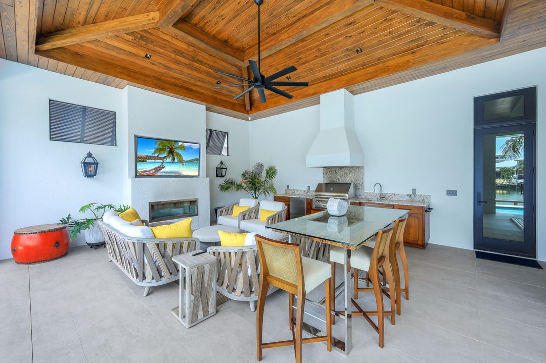 685 Cameo Ct, Marco Island, FL 34145