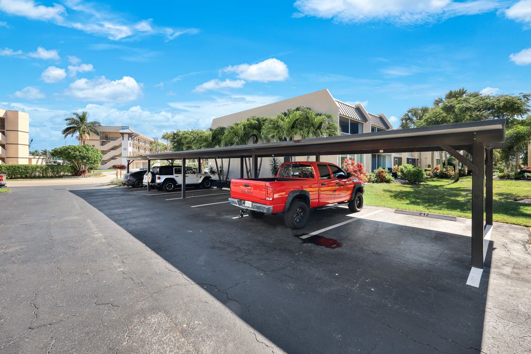 800 River Point Dr #212, Naples, FL 34102