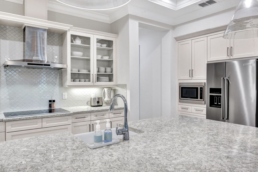 2534 Windward Ct #15-101, Naples, FL 34112