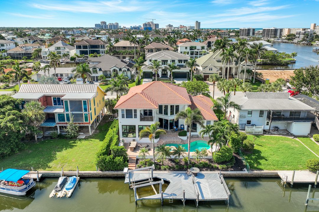 155 Heron Ave, Naples, FL 34108
