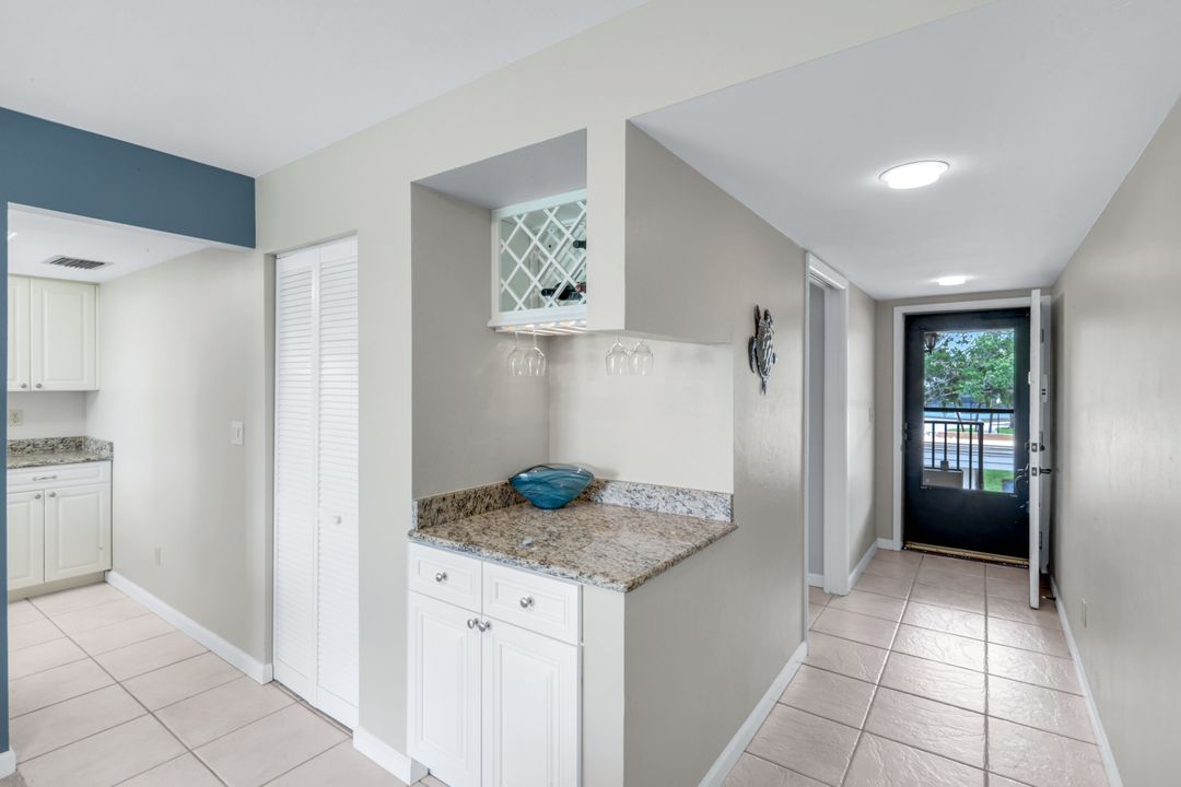 5585 Trailwinds Dr #326, Fort Myers, FL 33907