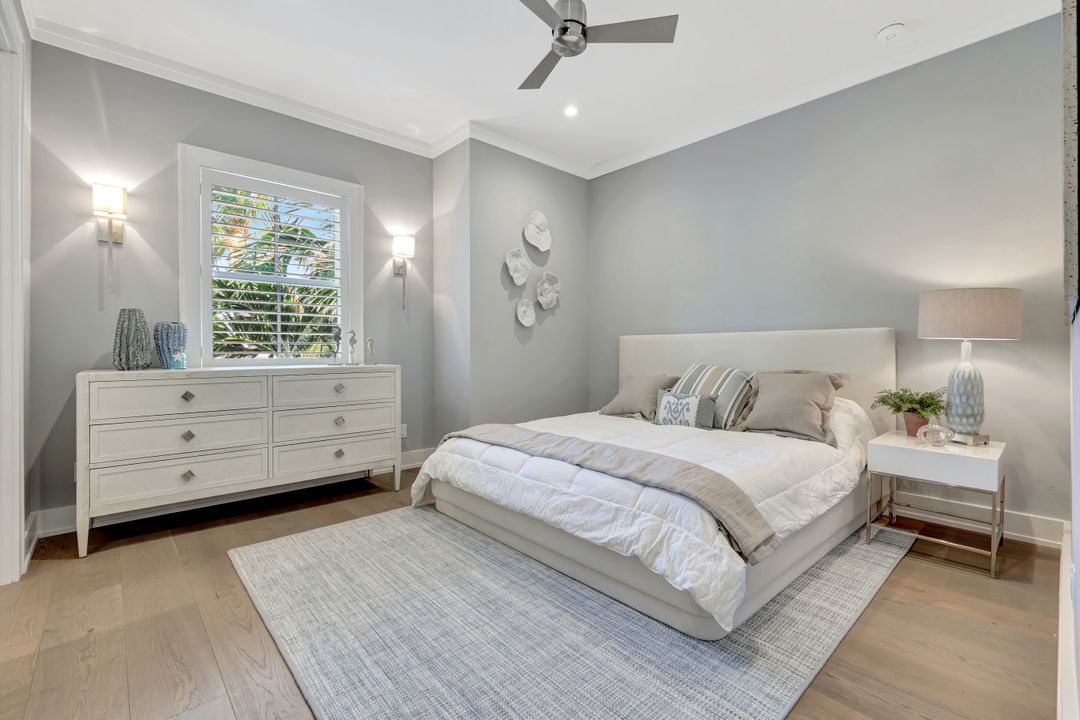 160 Broad Ave S, Naples, FL 34102