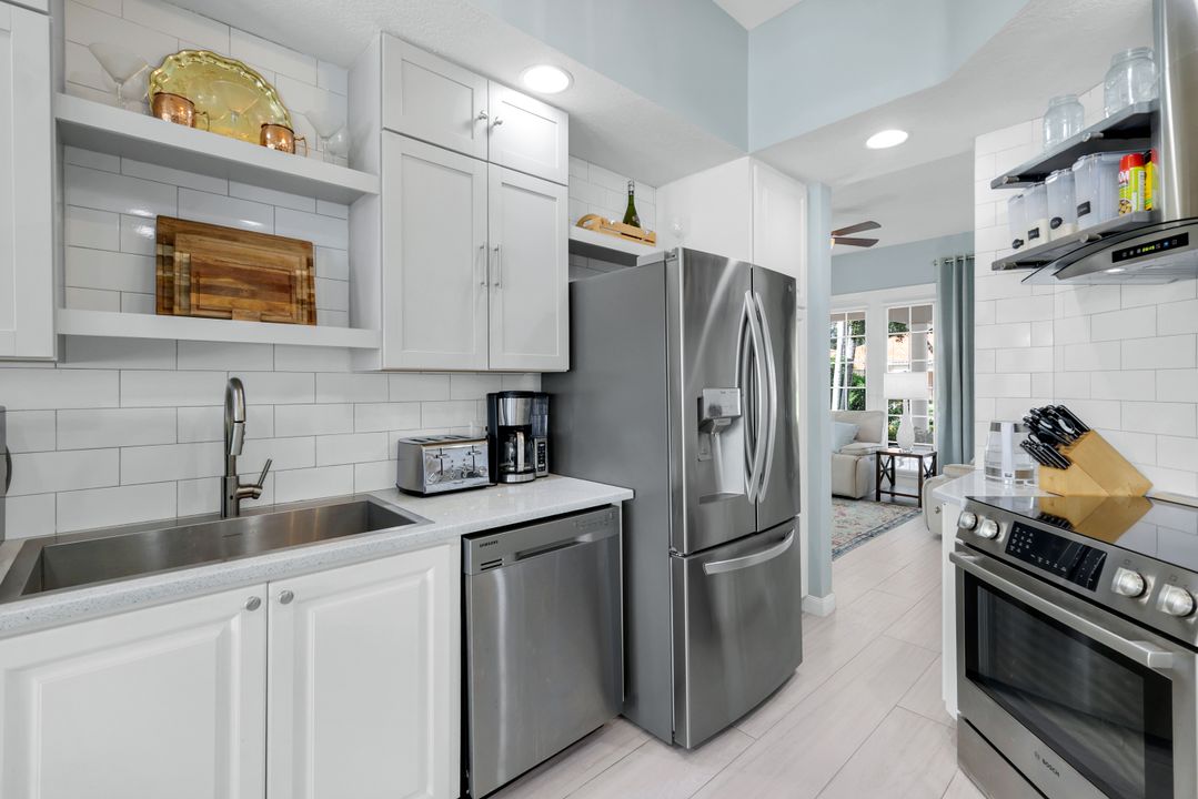 4338 Queen Elizabeth Way, Naples, FL 34119