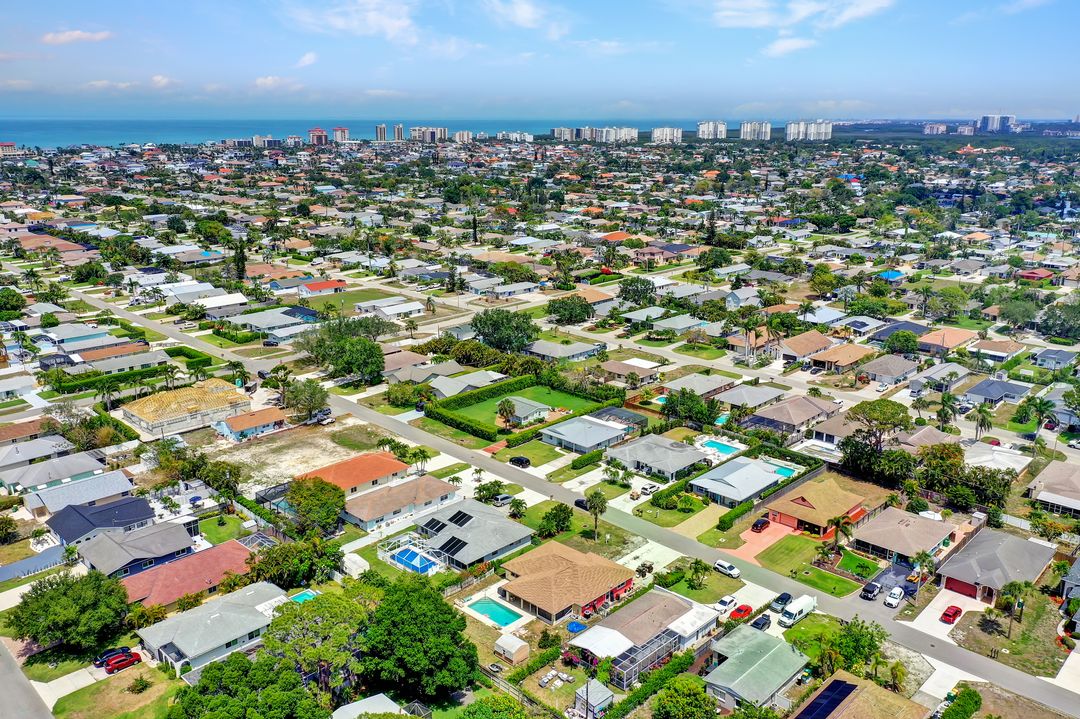 736 96th Ave N, Naples, FL 34108