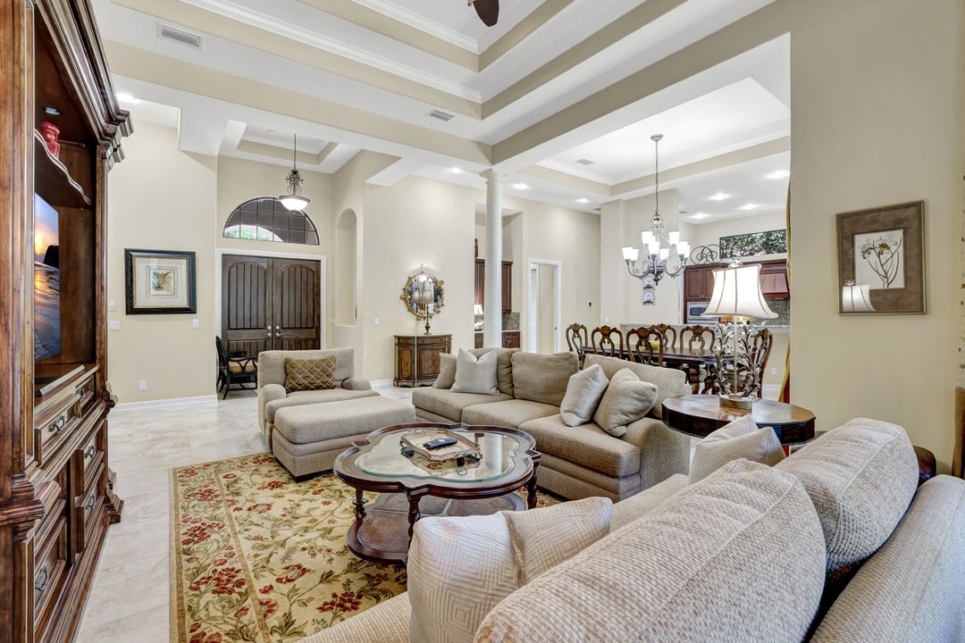 7748 Classics Dr, Naples, FL 34113