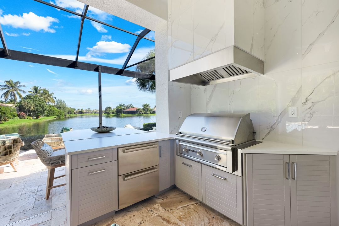 8871 Shenendoah Cir, Naples, FL 34113