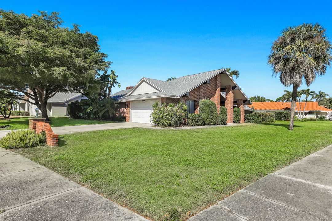 2383 Mayfield Ct, Naples, FL 34105