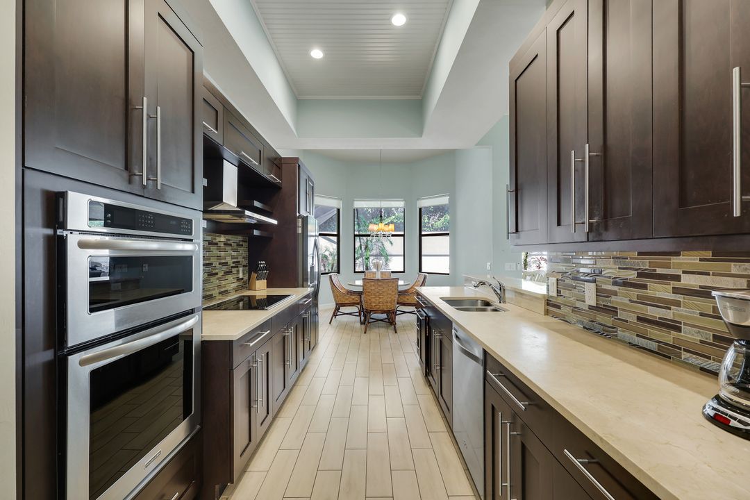 1243 Briarwood Ct, Naples, FL 34104