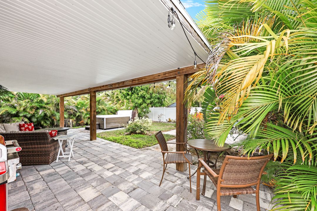 645 101st Ave N, Naples, FL 34108