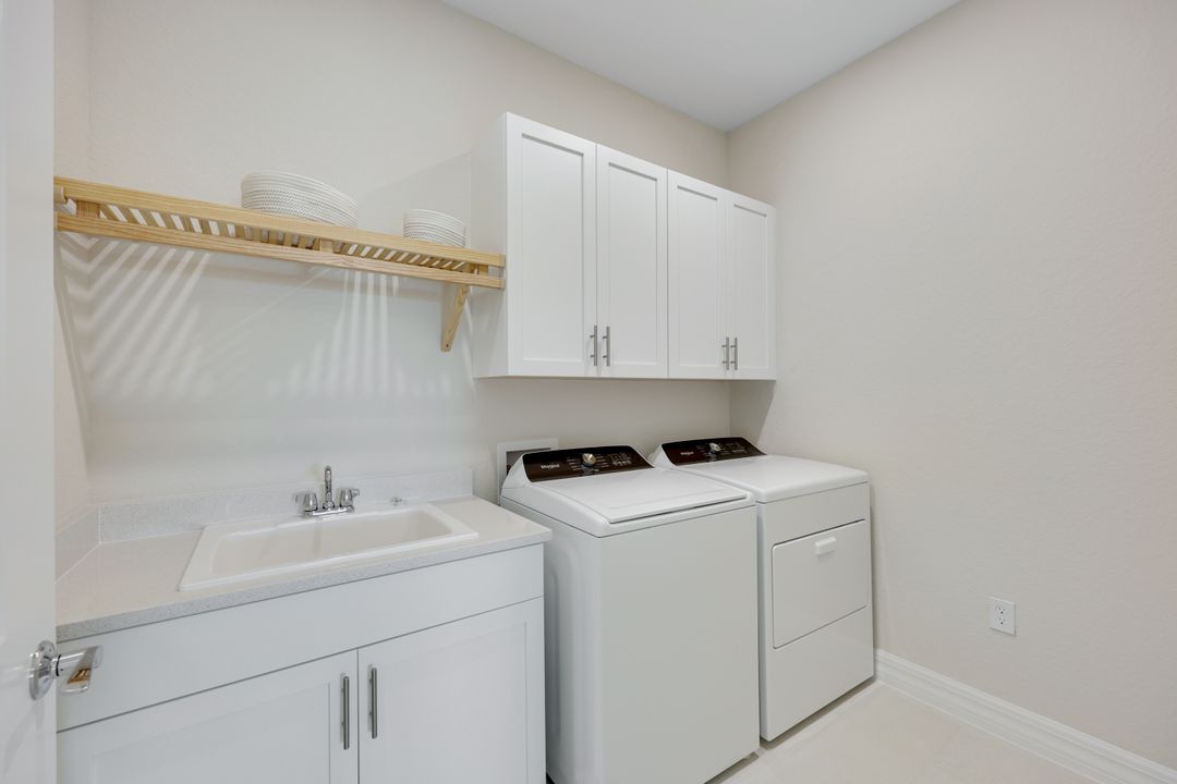 273 Indies Dr E #202, Naples, FL 34114