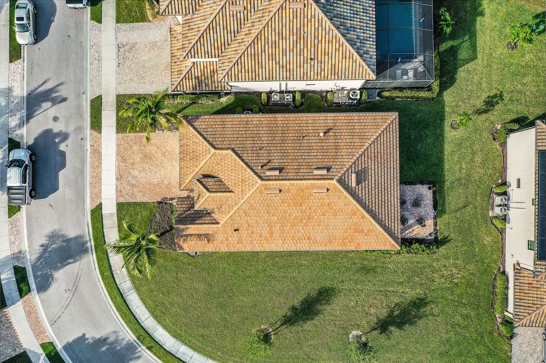 9386 Foxglove Ln, Naples, FL 34120