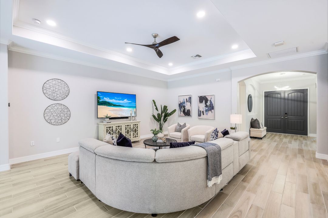 2130 Antigua Ln, Naples, FL 34120