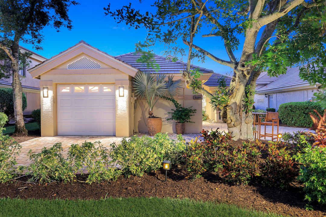 10366 Quail Crown Dr, Naples, FL 34119
