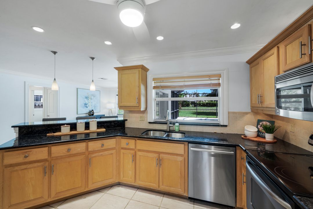 675 Pompano Dr, Naples, FL 34110