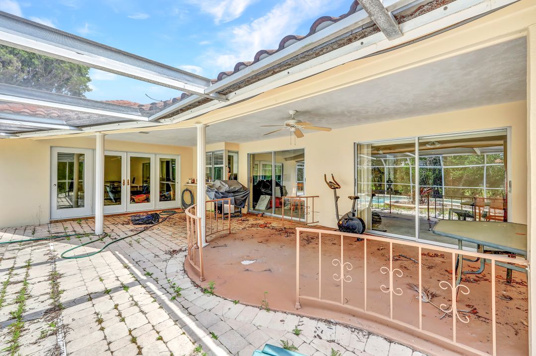 529 Neapolitan Way, Naples, FL 34103