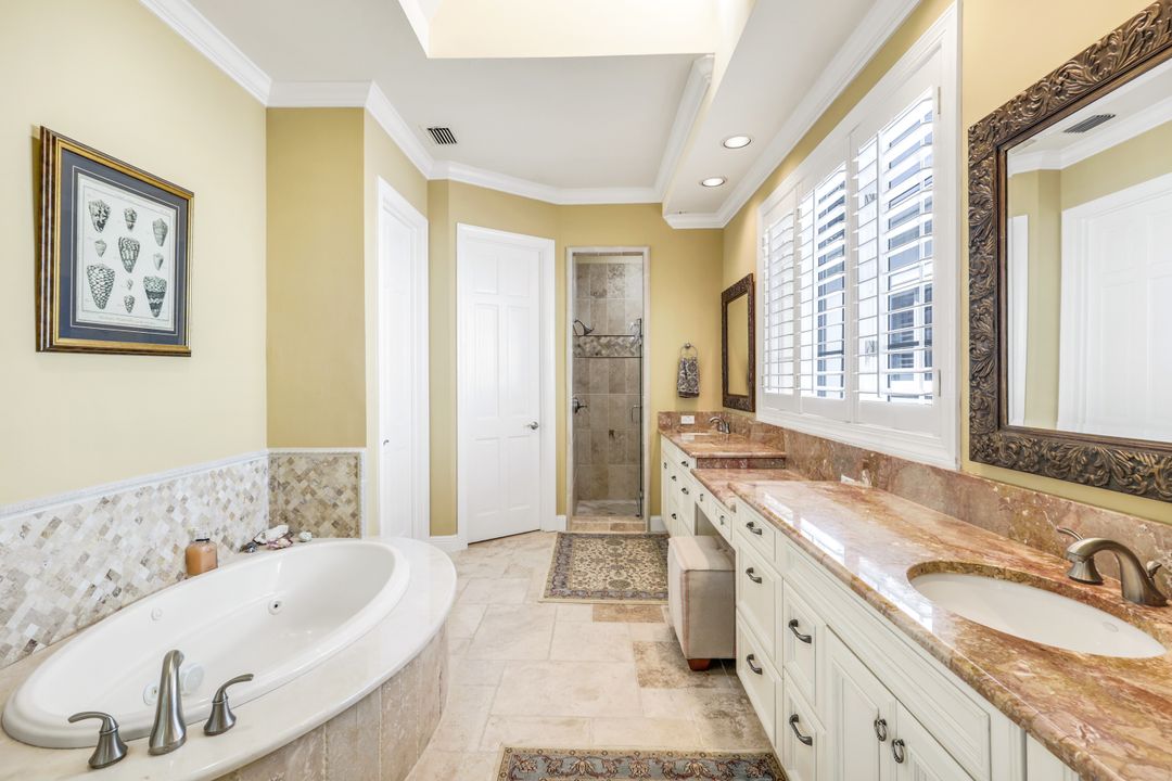 15588 Whitney Ln, Naples, FL 34110