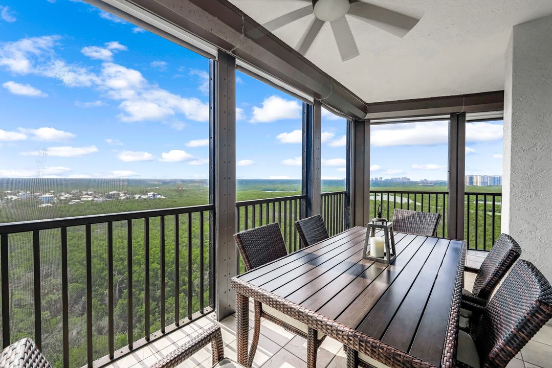425 Cove Tower Dr  #1501, Naples, FL 34110