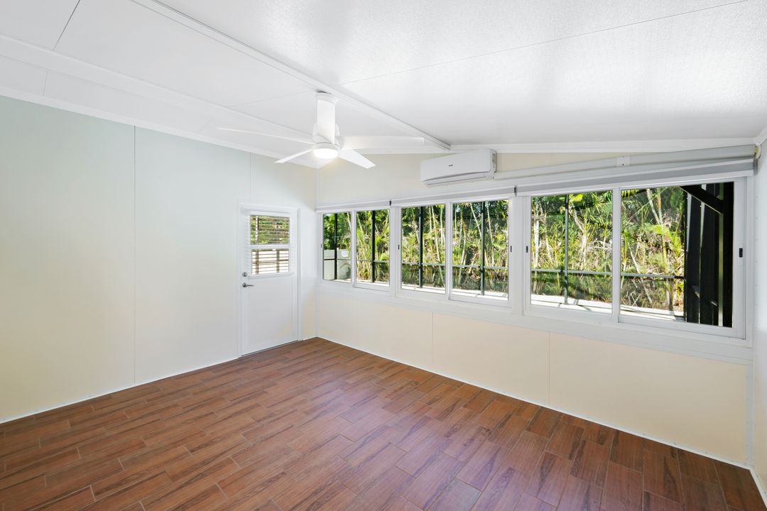 825 93rd Ave N, Naples, FL 34108