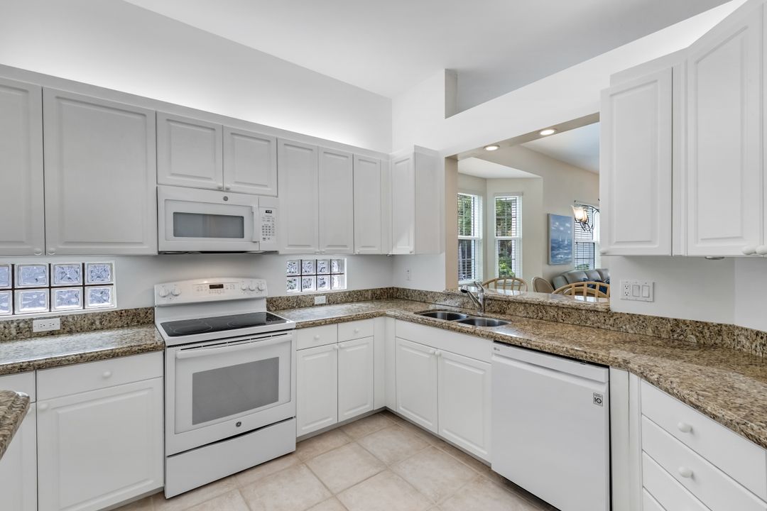 820 Bentwater Cir #101, Naples, FL 34108