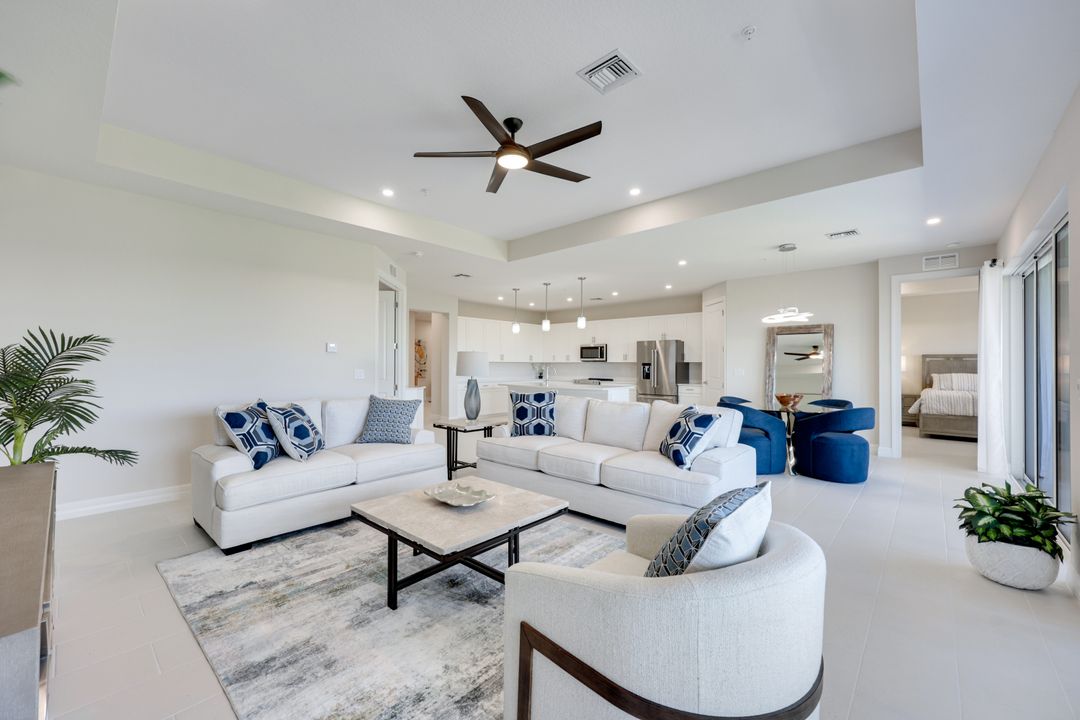 273 Indies Dr E #202, Naples, FL 34114