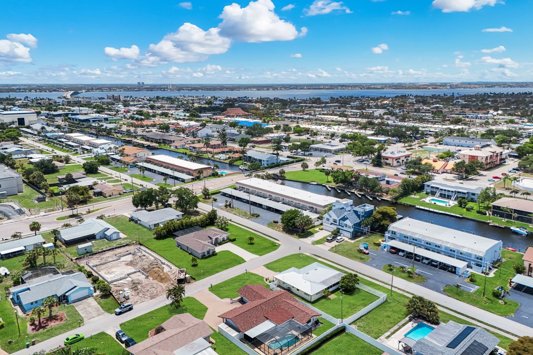 4548 SE 11th Pl, Cape Coral, FL 33904