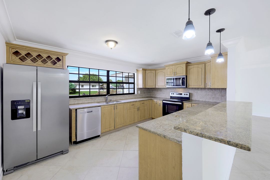 2270 42nd St SW, Naples, FL 34116