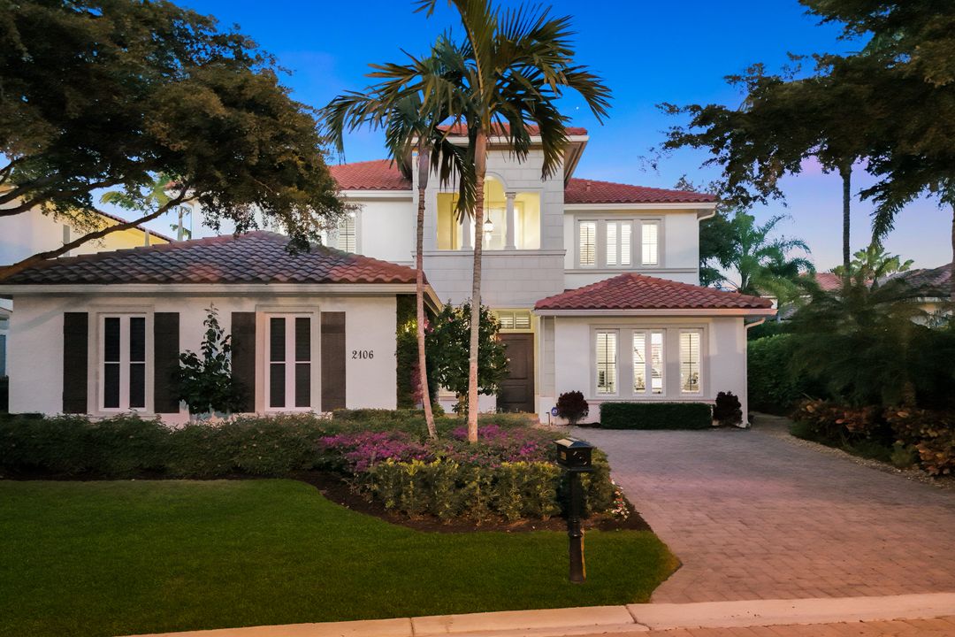 2106 Modena Ct, Naples, FL 34105