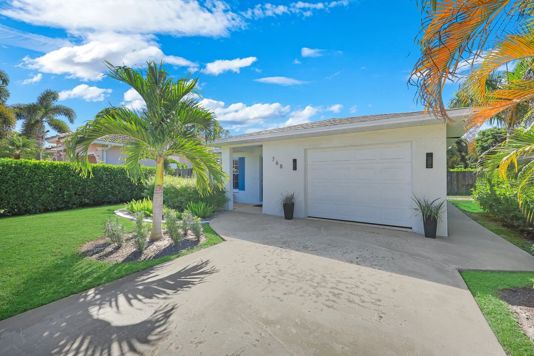 768 96th Ave N, Naples, FL 34108