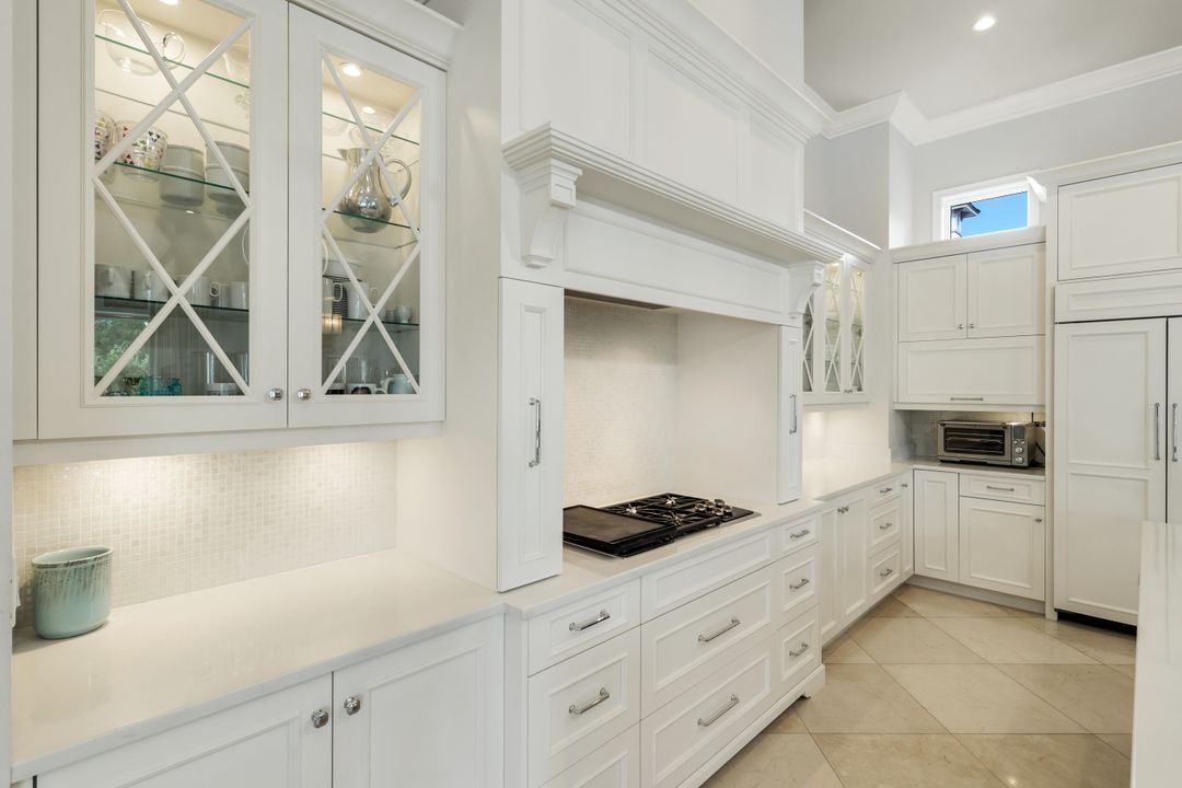 2885 Escada Ct, Naples, FL 34109