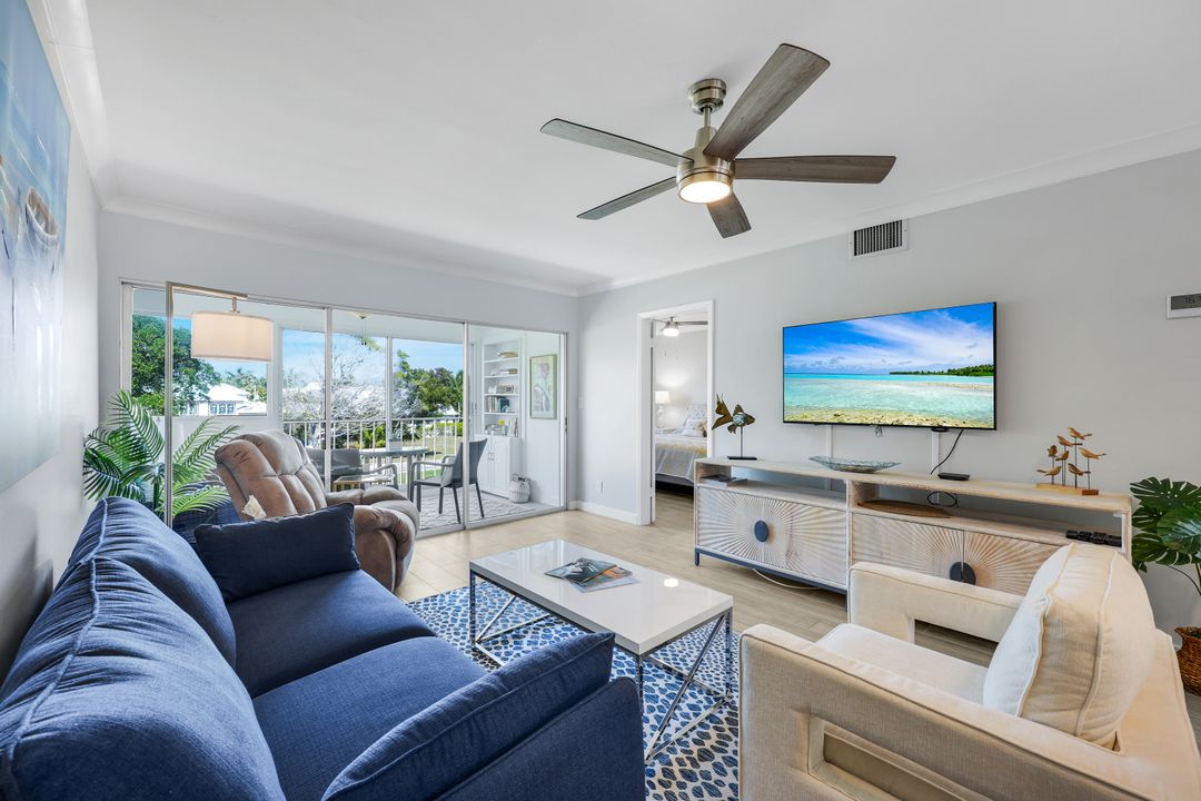 668 Broad Ave S, Naples, FL 34102