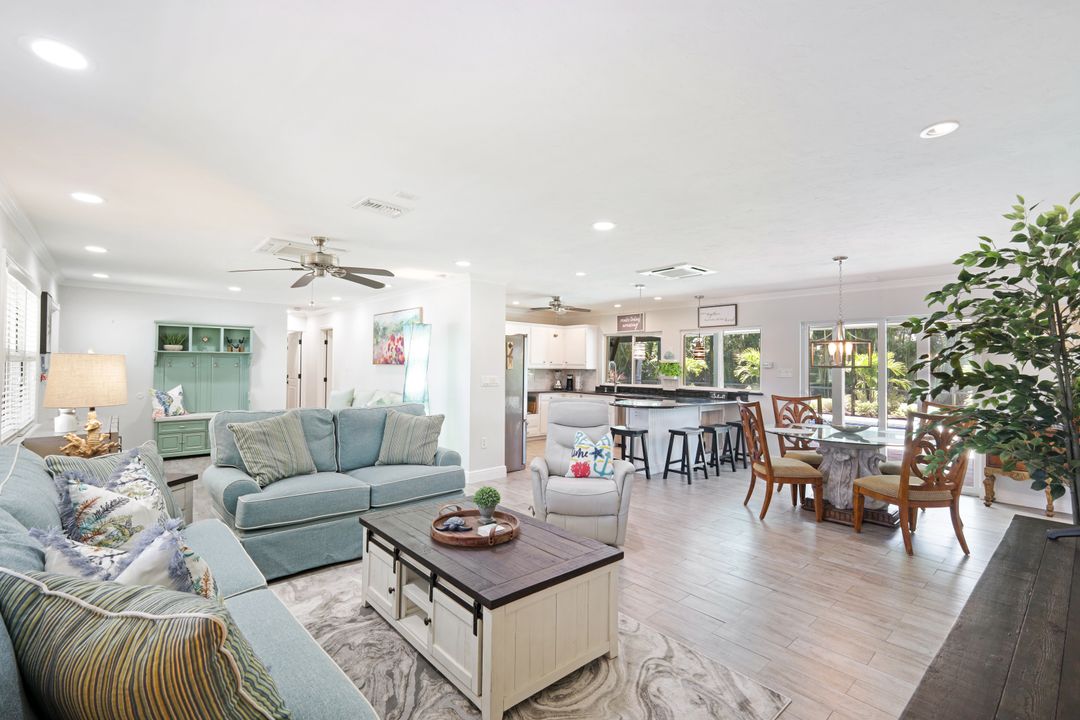 832 97th Ave N, Naples, FL 34108