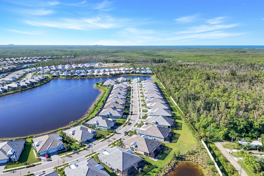 8825 Yucatan Ct, Naples, FL 34112