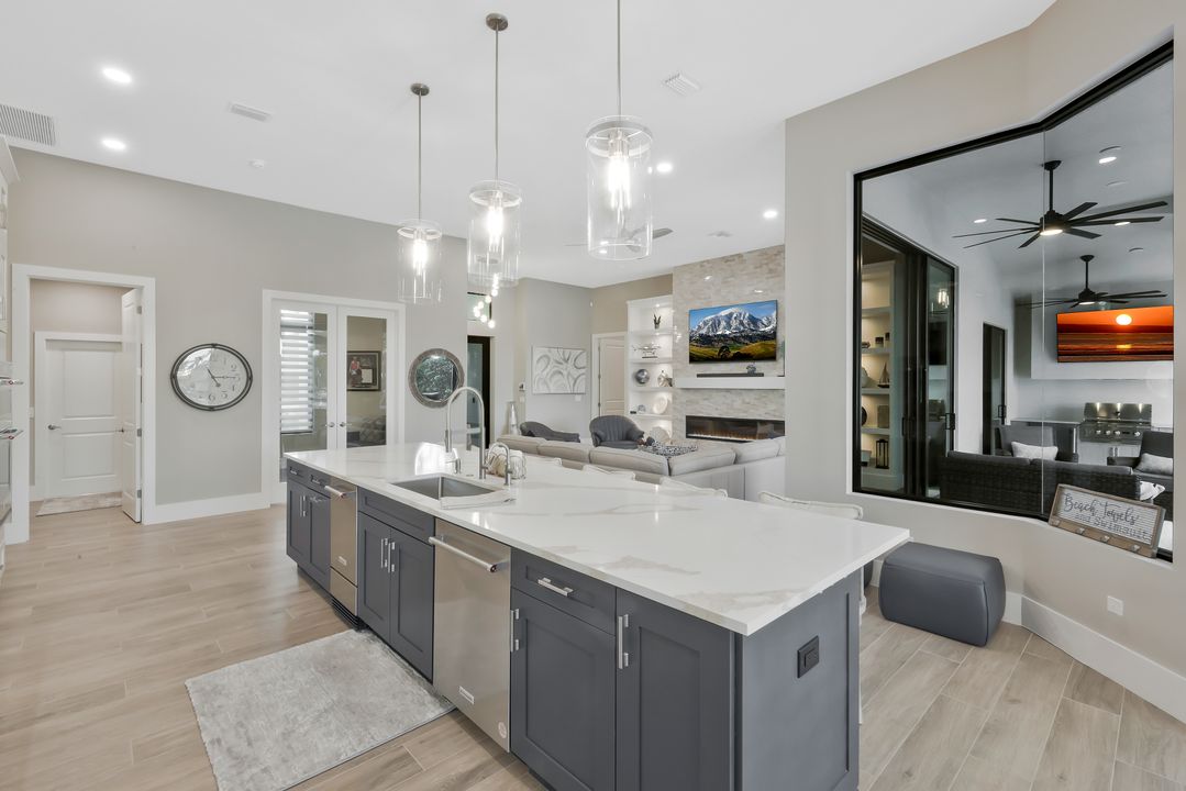 1812 Lagoon Ln, Cape Coral, FL 33914