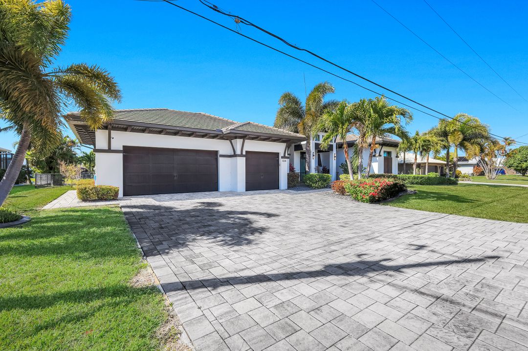 1218 SW 4th Pl, Cape Coral, FL 33991