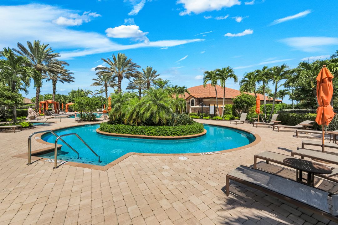 8362 Viale Cir, Naples, FL 34114