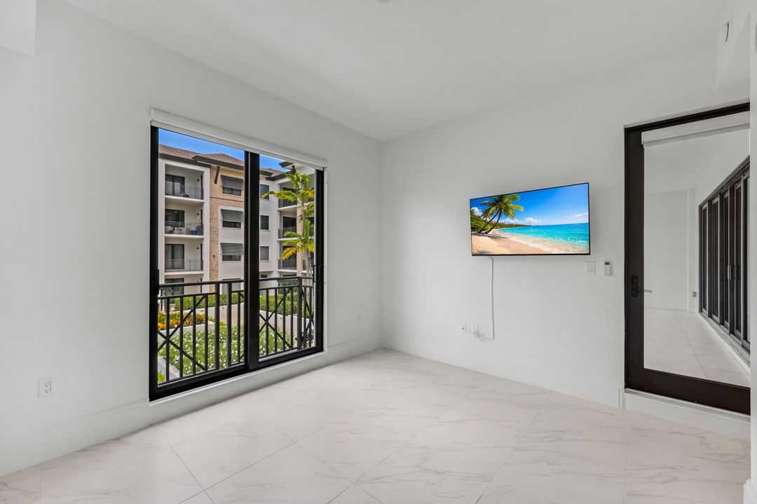 1135 3rd Ave S  #318, Naples, FL 34102