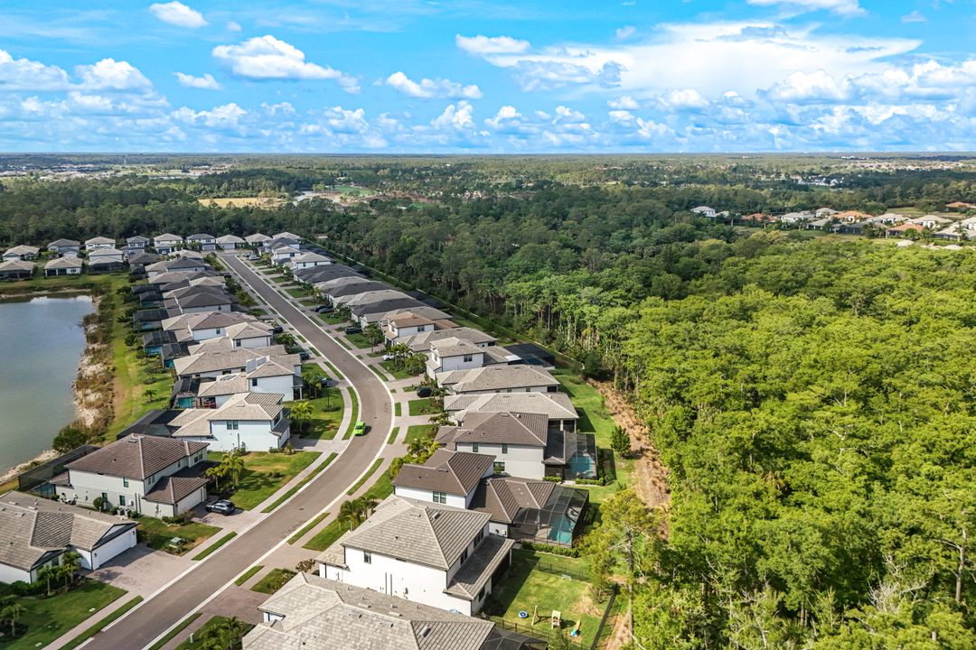 10427 Ventana Ln, Naples, FL 34120