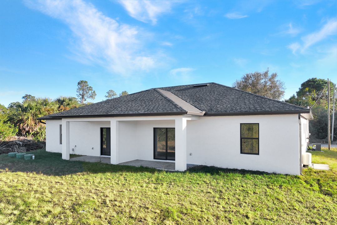 1237 Hillcrest St E, Lehigh Acres, FL 33974