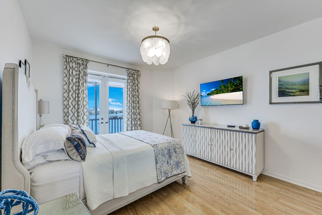 400 Flagship Dr #705, Naples, FL 34108