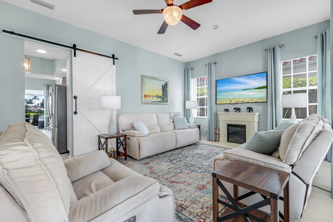 4338 Queen Elizabeth Way, Naples, FL 34119