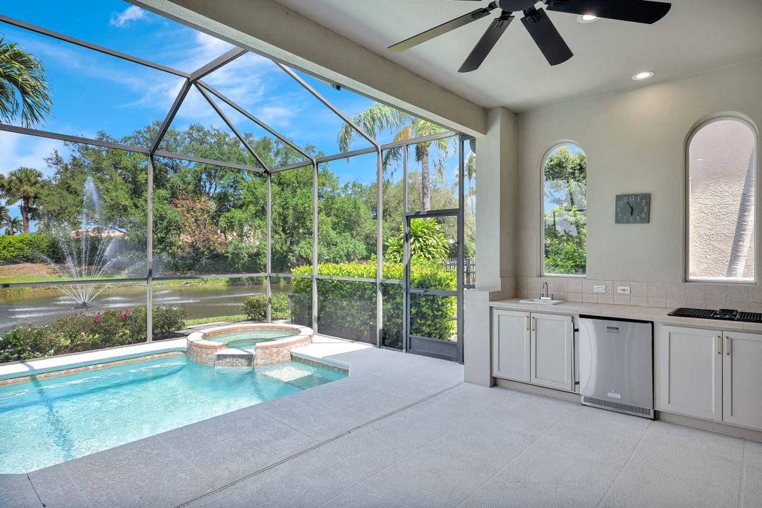 9209 Troon Lakes Dr, Naples, FL 34109