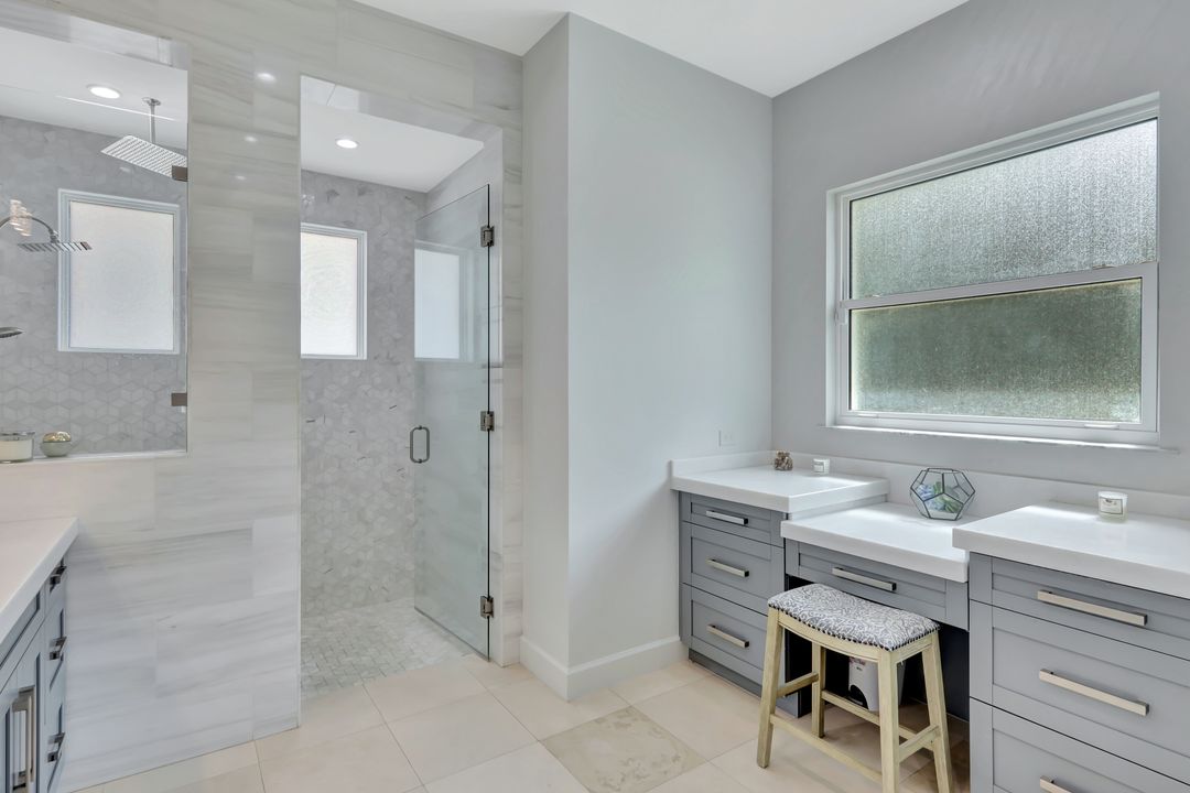 140 37th Ave NW, Naples, FL 34120